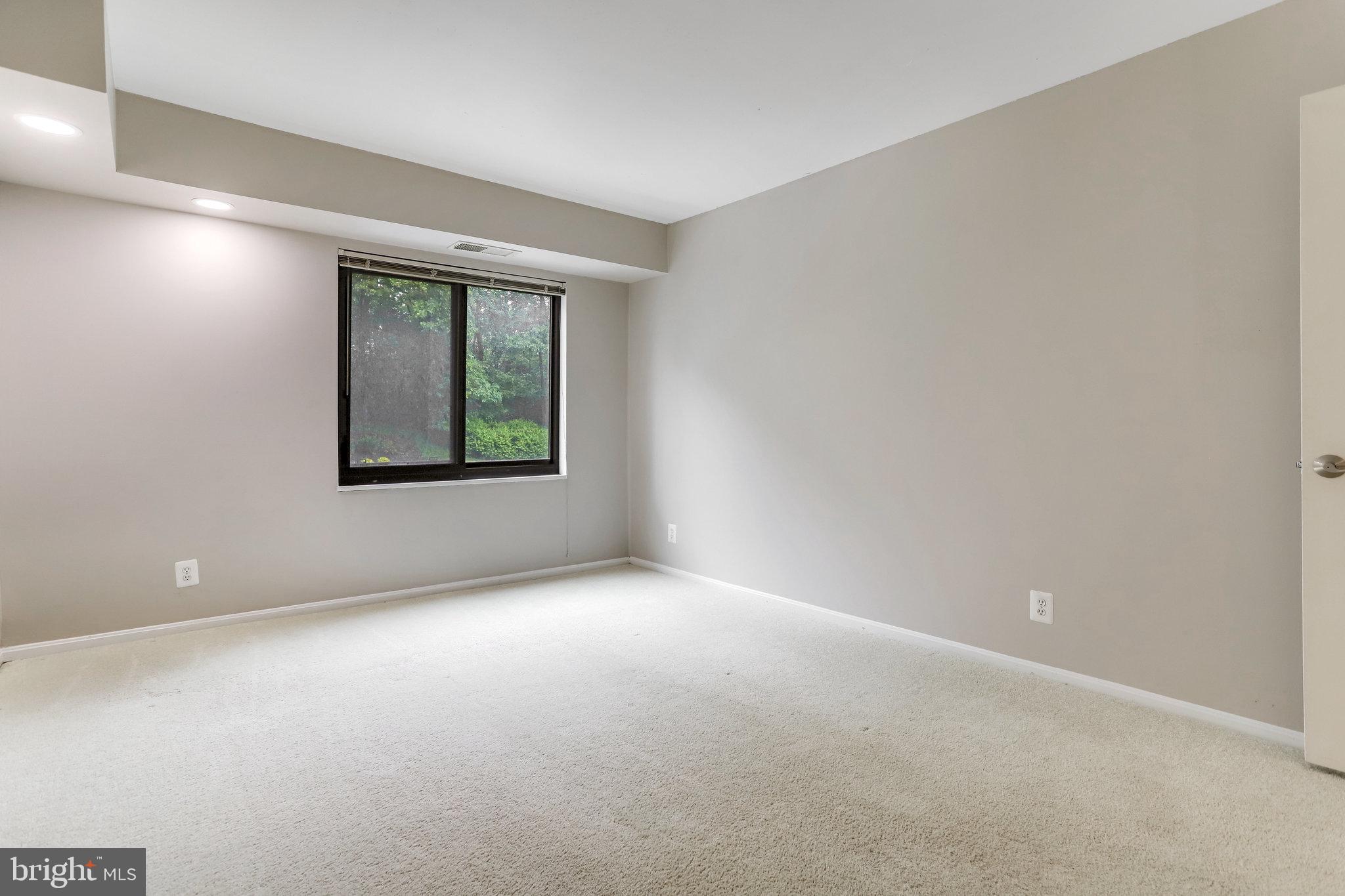 203 Yoakum Pkwy #209