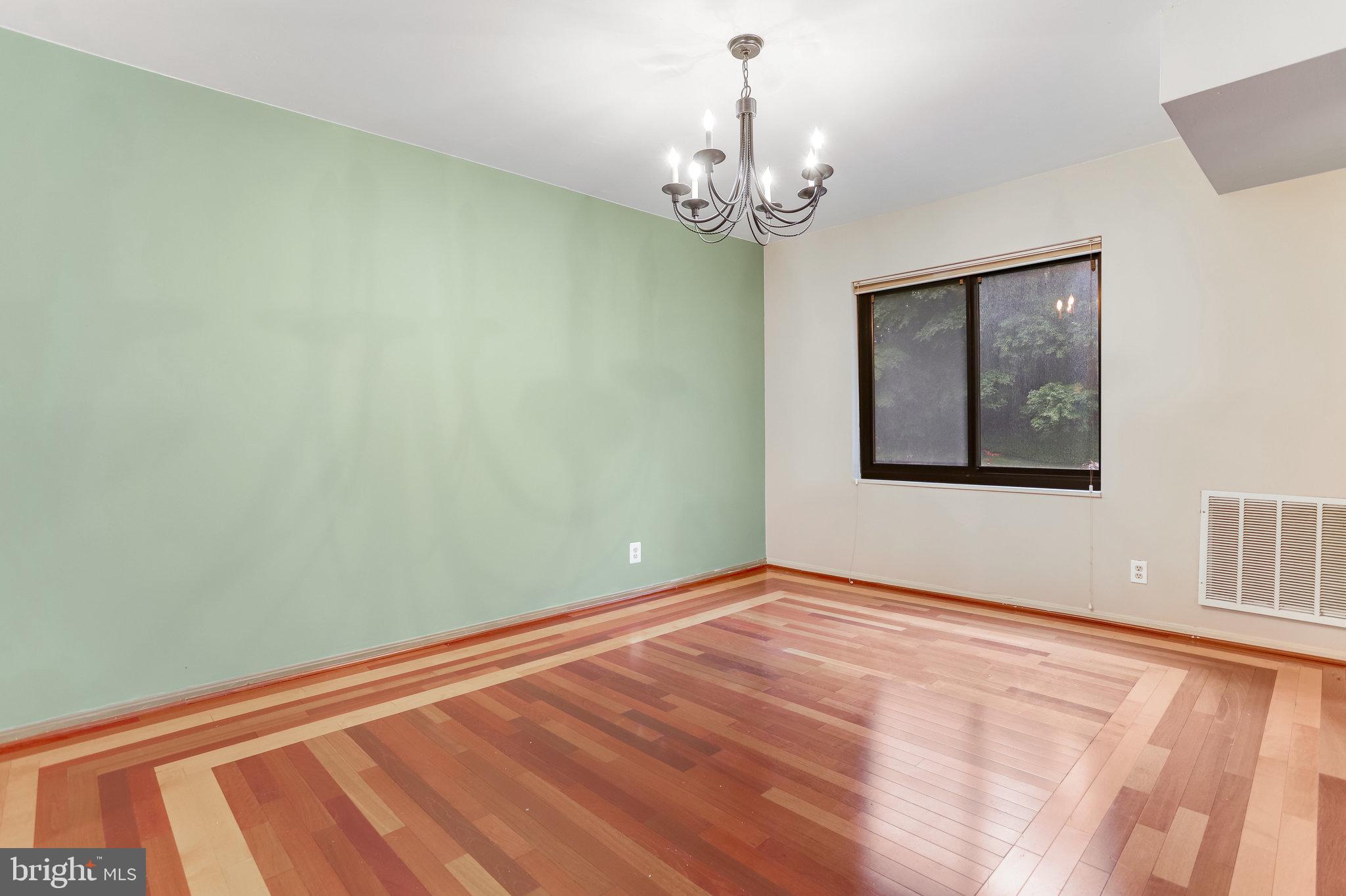 203 Yoakum Pkwy #209