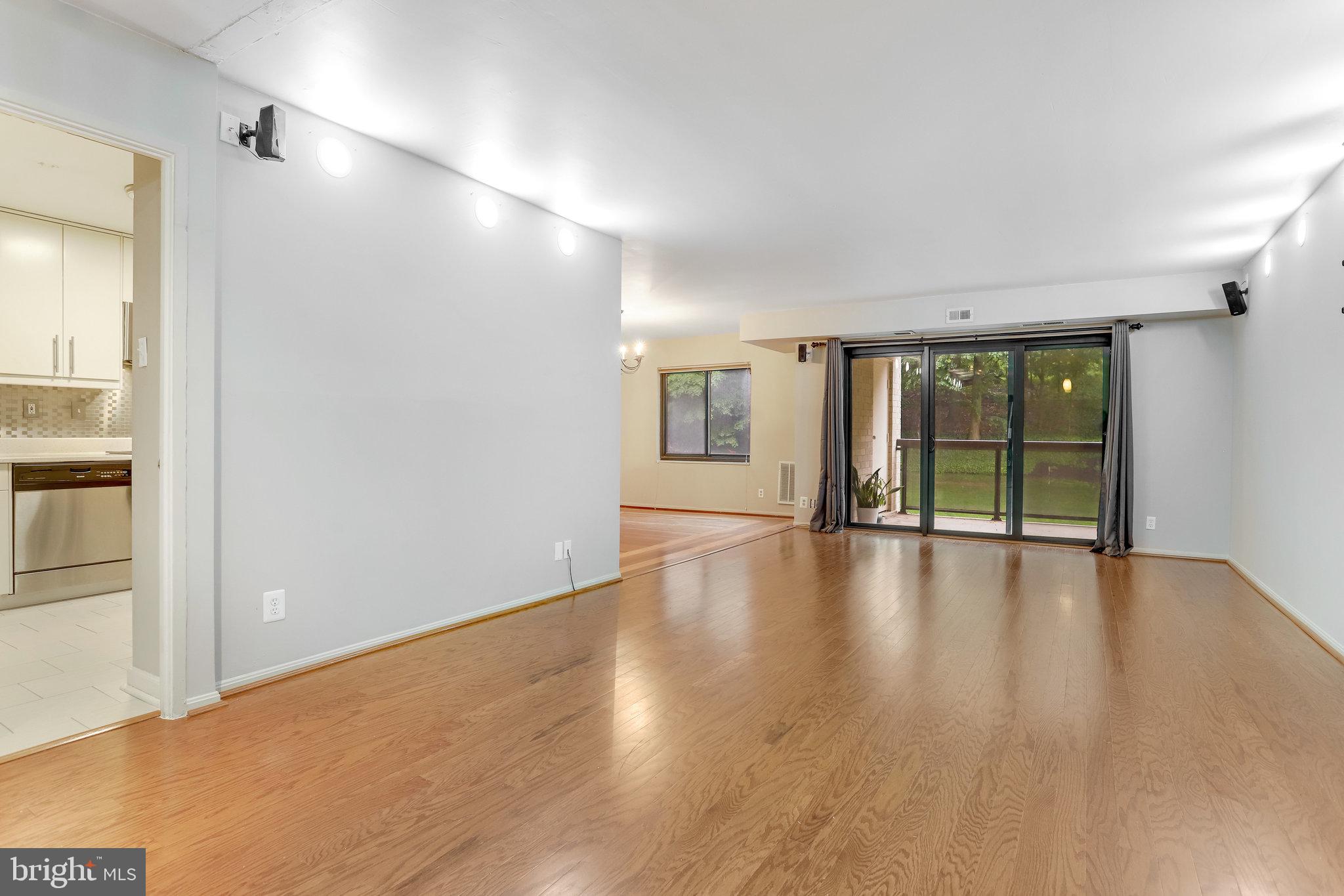 203 Yoakum Pkwy #209