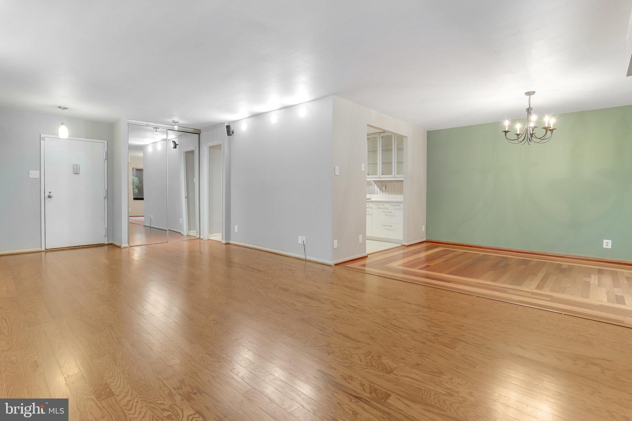 203 Yoakum Pkwy #209