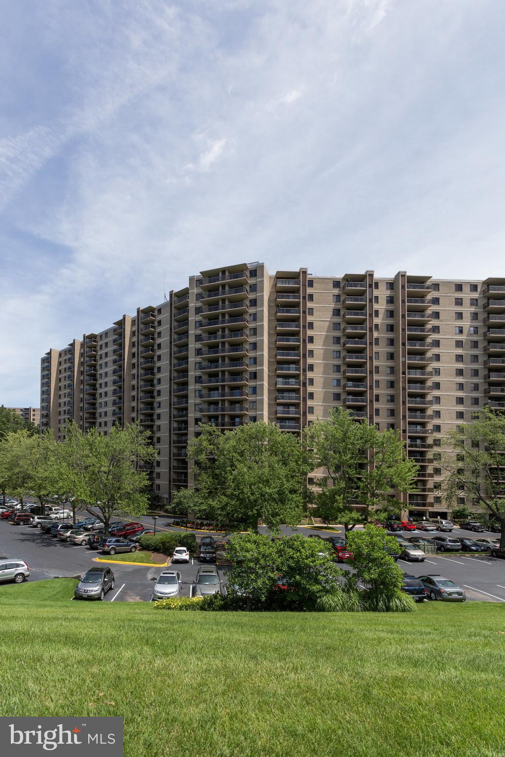 203 Yoakum Pkwy #209