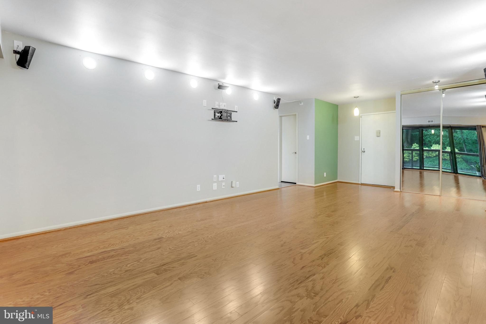 203 Yoakum Pkwy #209