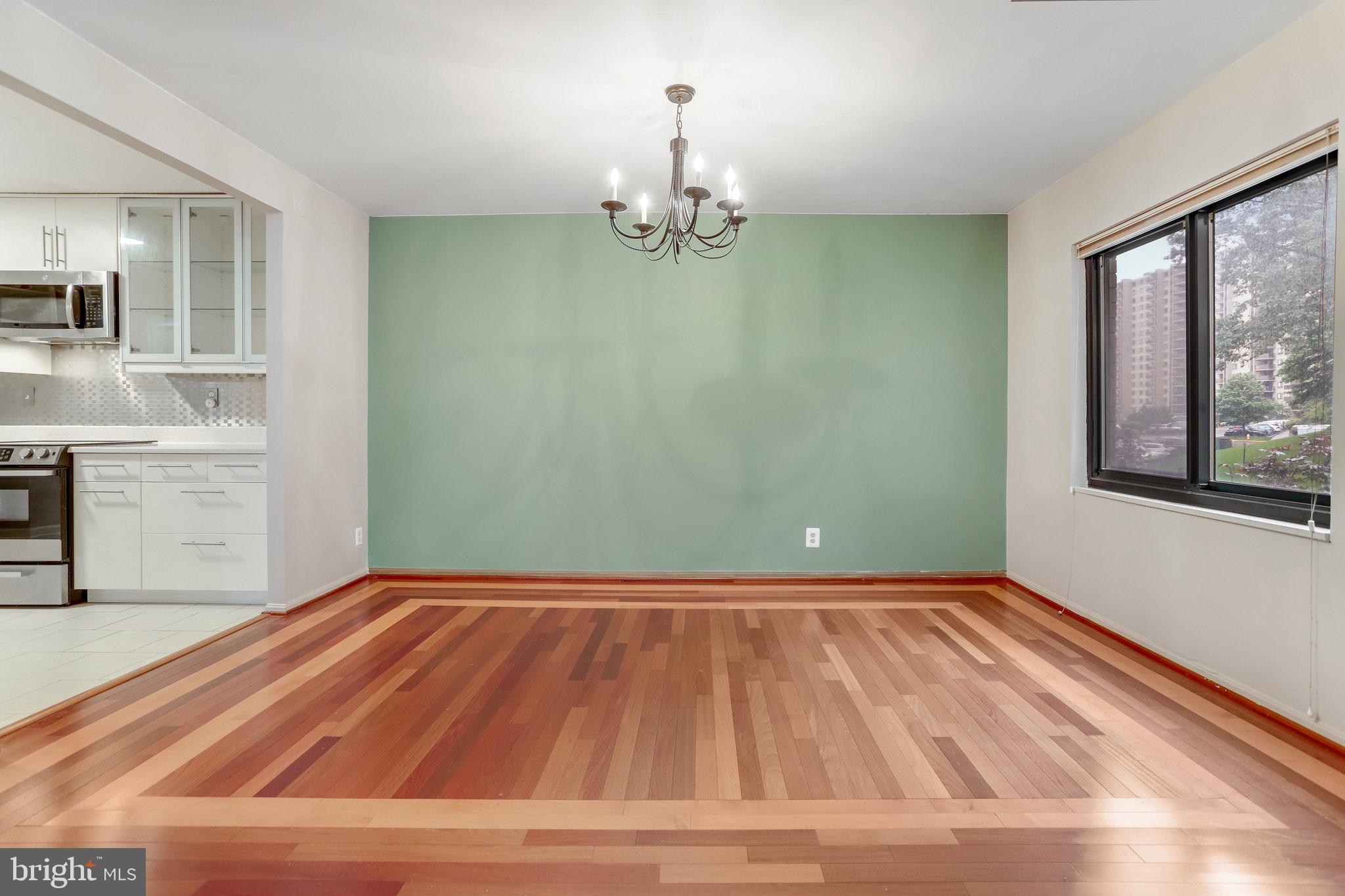 203 Yoakum Pkwy #209