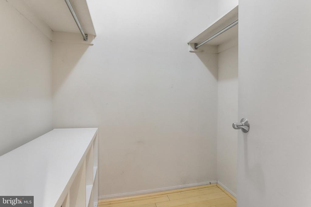 203 Yoakum Pkwy #209