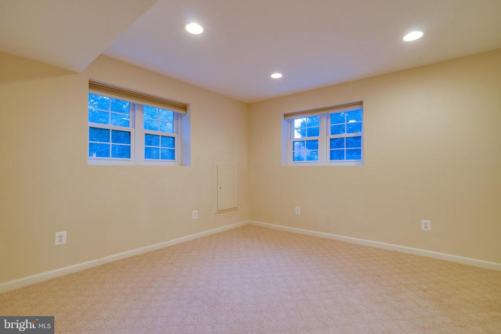 4500 Peacock Ave