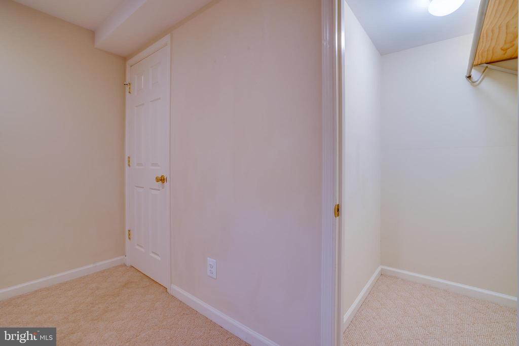 4500 Peacock Ave