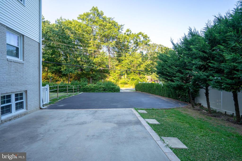 4500 Peacock Ave
