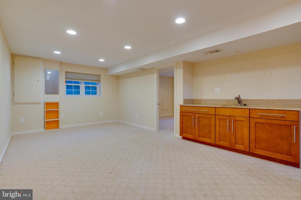 4500 Peacock Ave