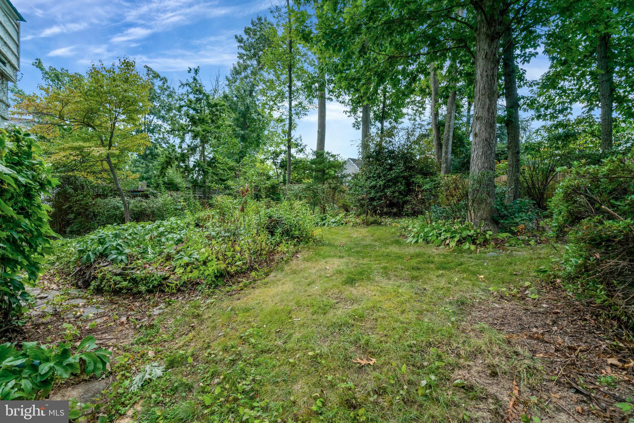 604 Crestwood Dr