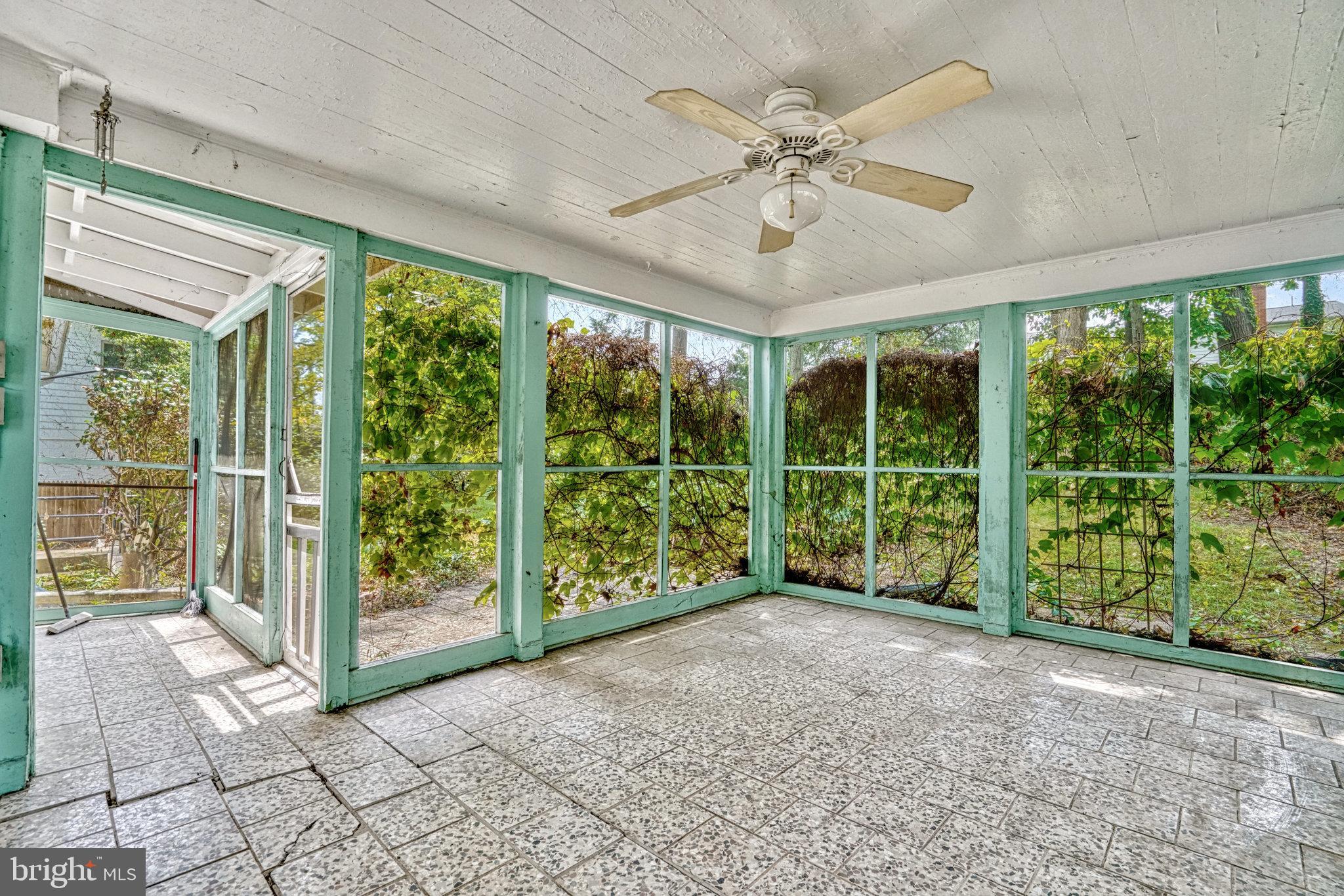 604 Crestwood Dr