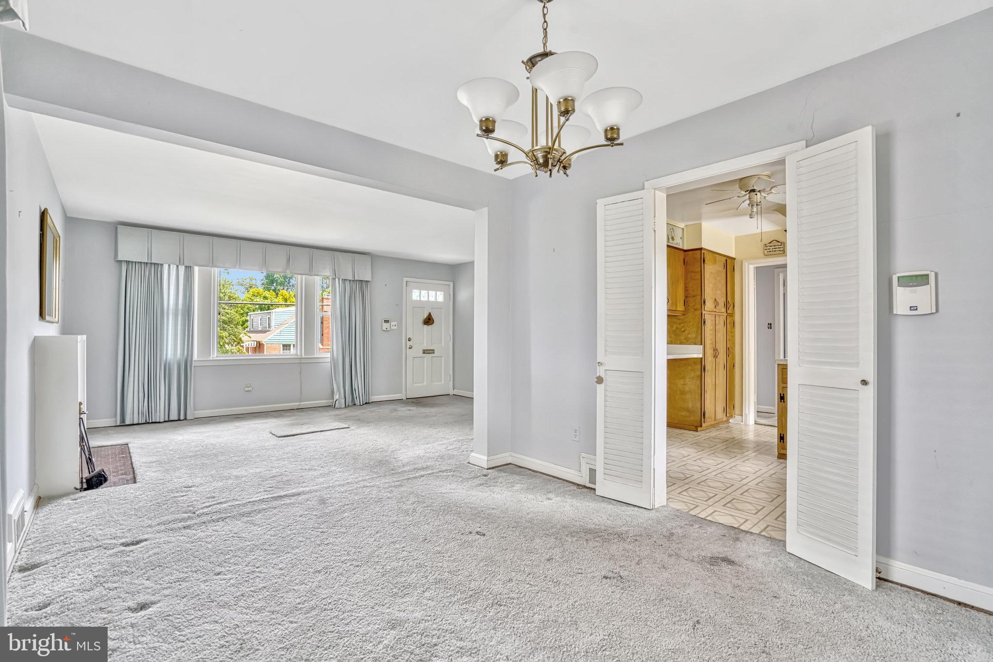 604 Crestwood Dr