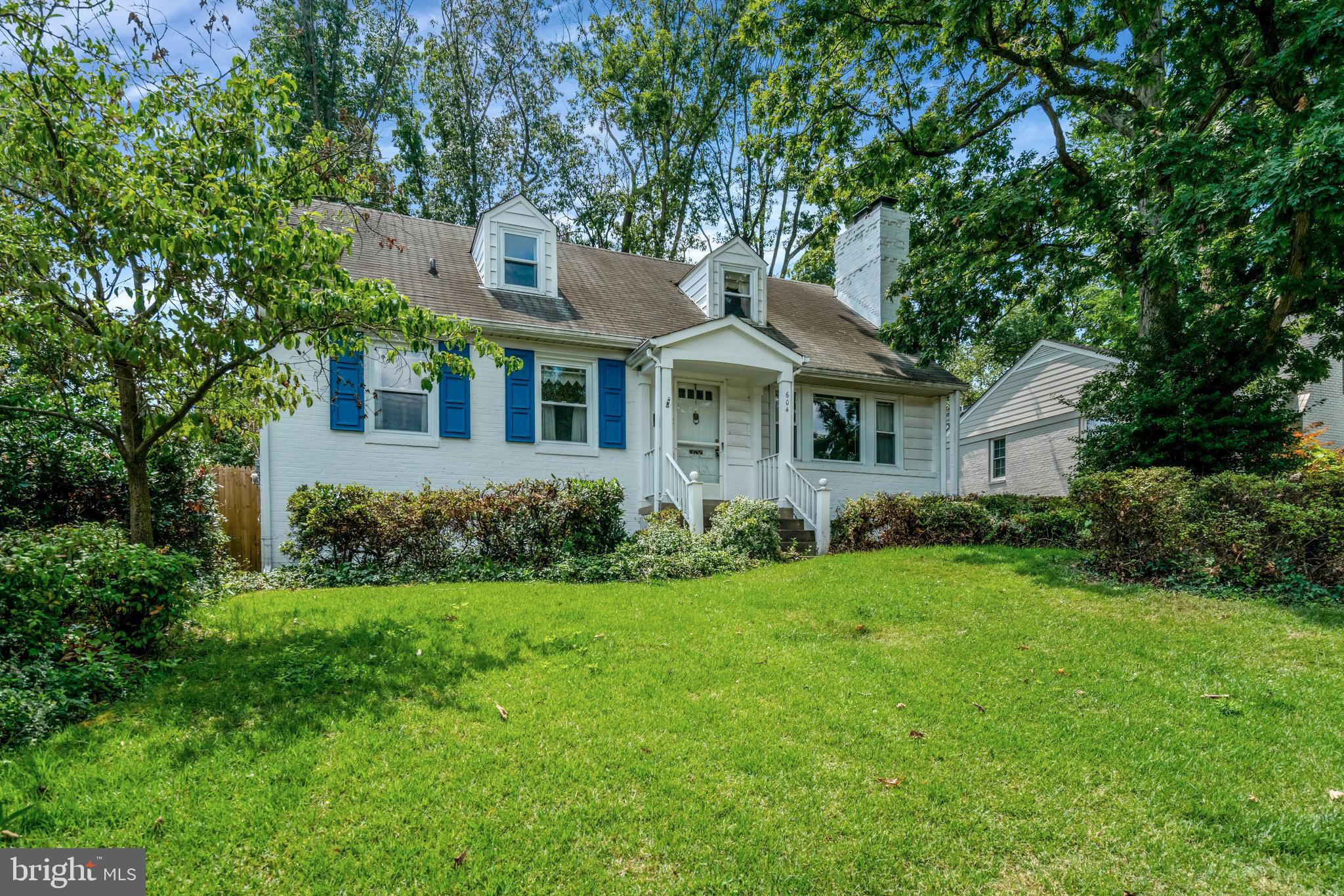604 Crestwood Dr