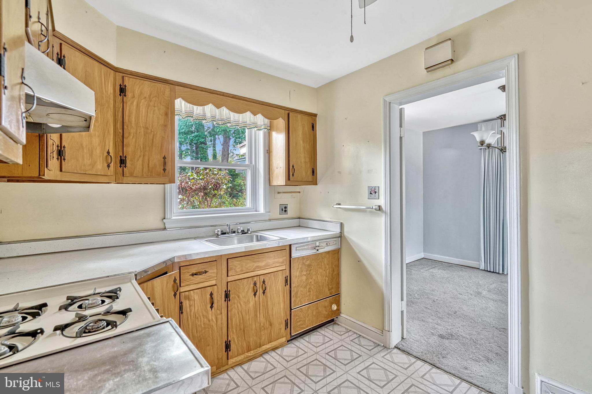 604 Crestwood Dr