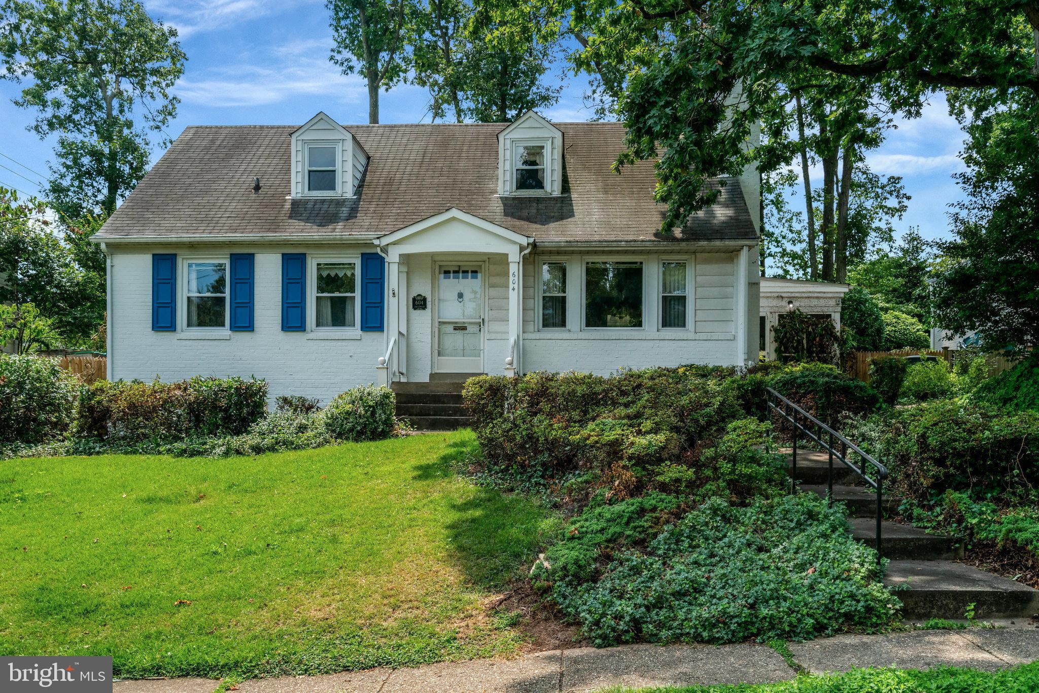 604 Crestwood Dr