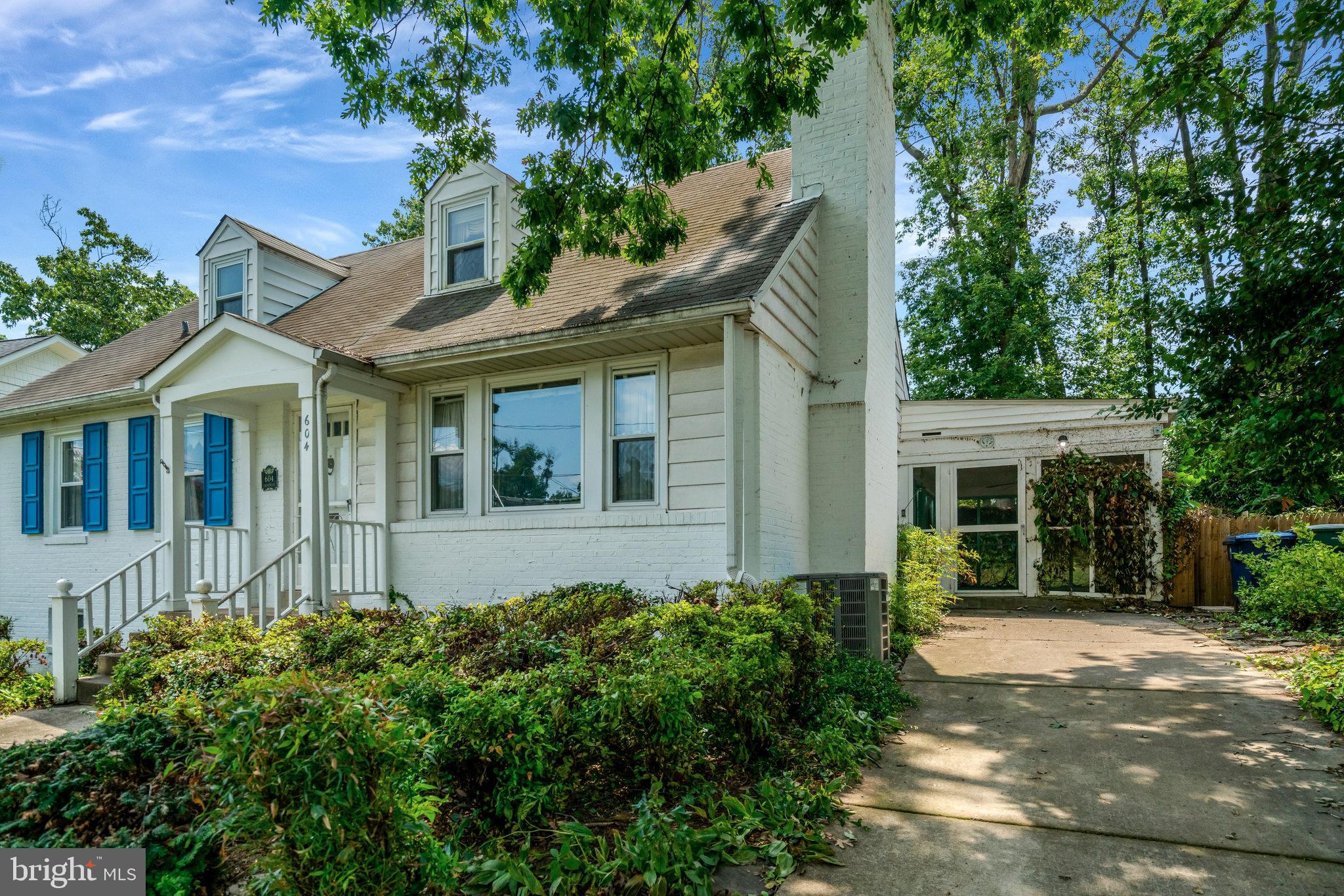 604 Crestwood Dr