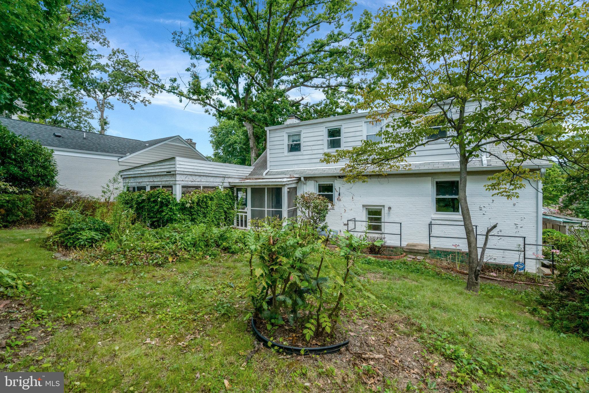 604 Crestwood Dr