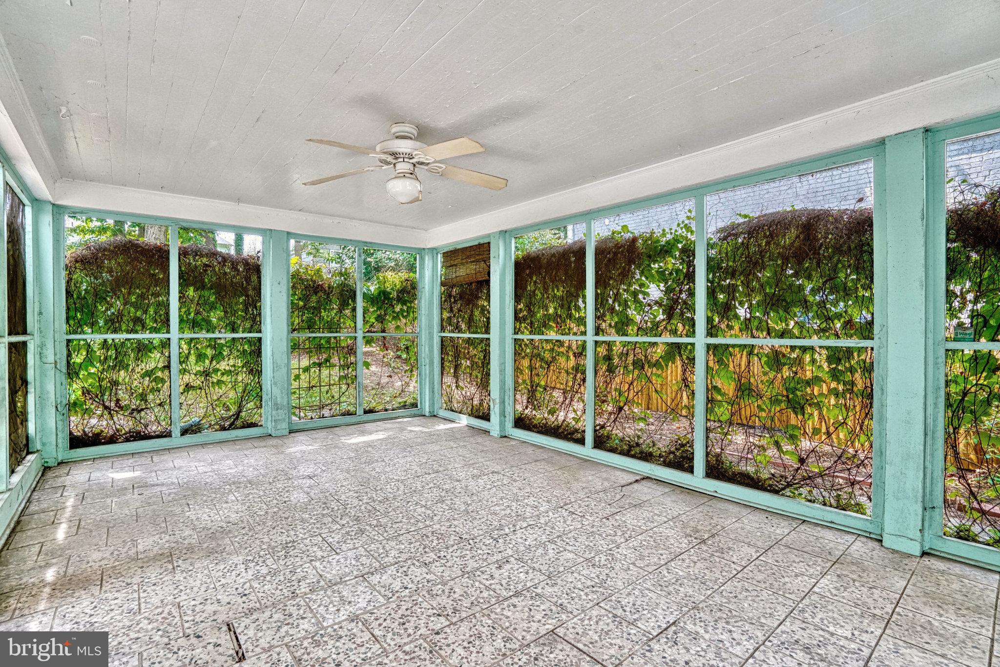 604 Crestwood Dr