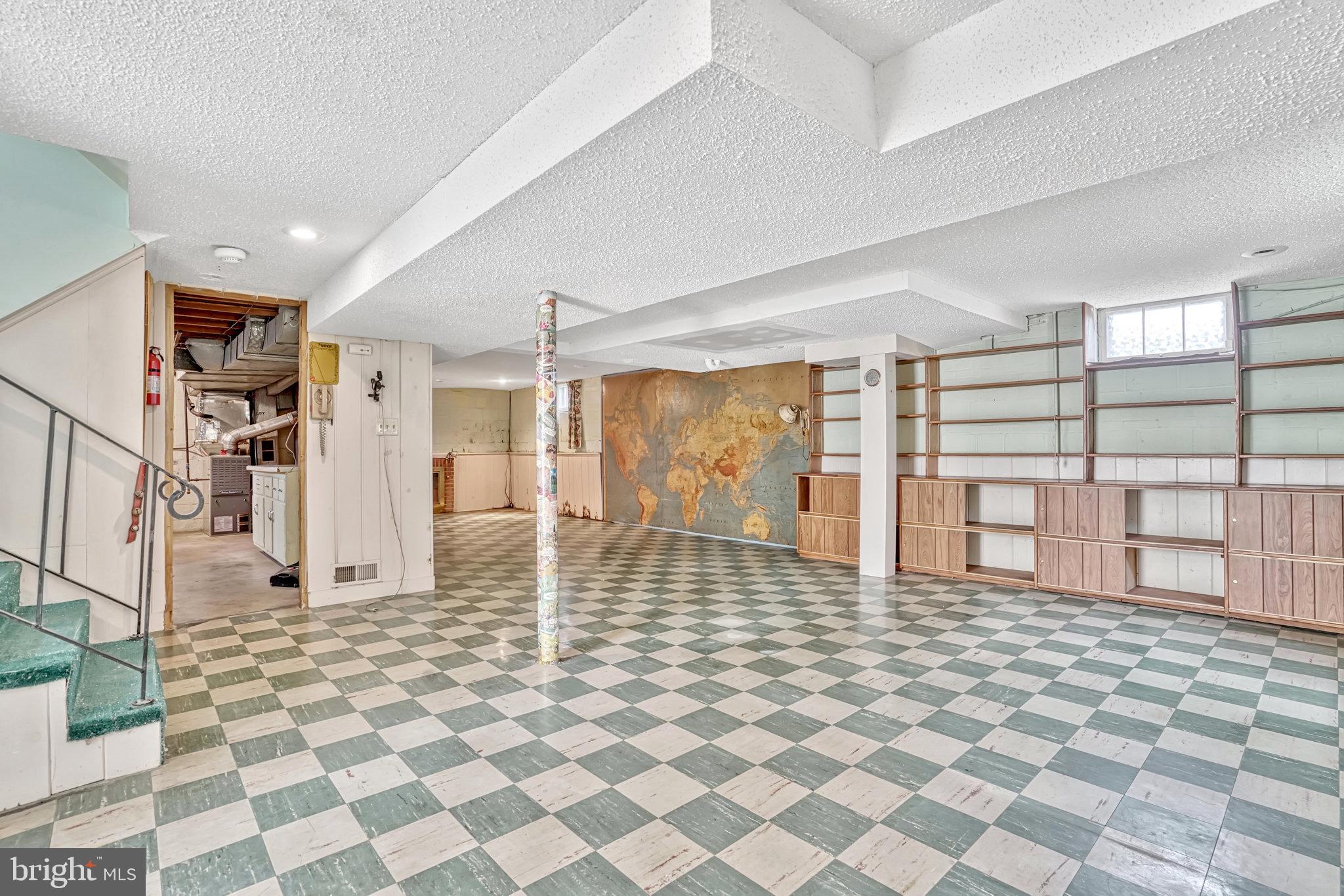 604 Crestwood Dr