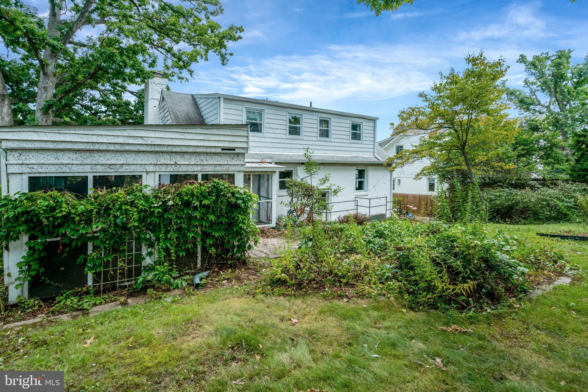 604 Crestwood Dr