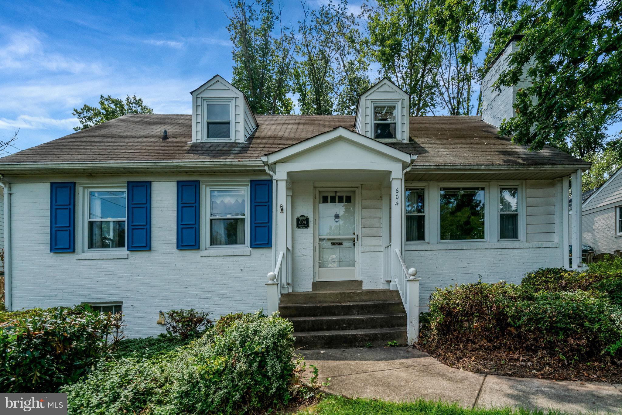604 Crestwood Dr