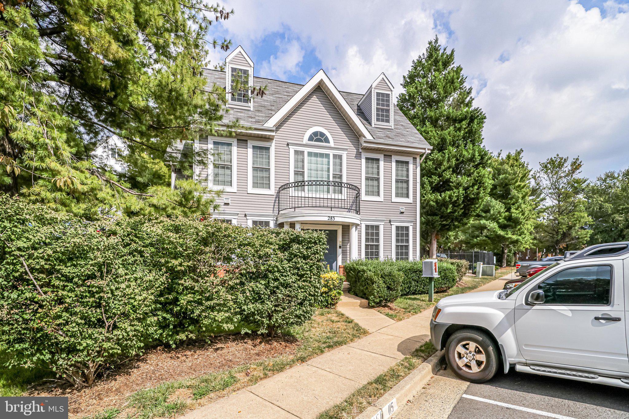 271 S PICKETT ST #302