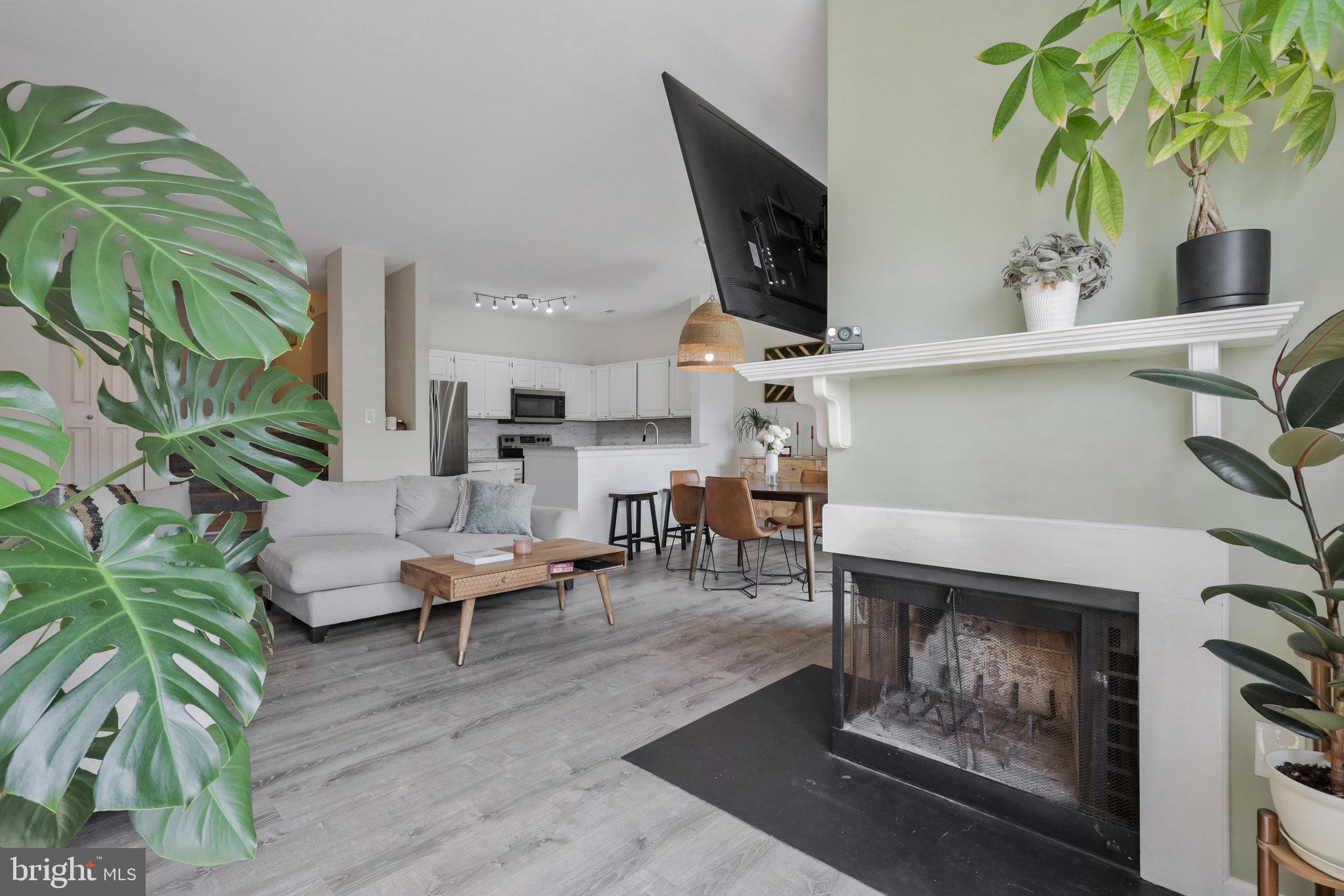 271 S PICKETT ST #302