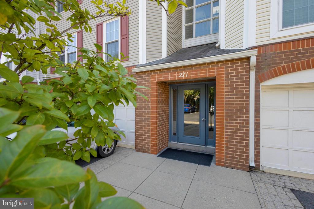 271 S PICKETT ST #302