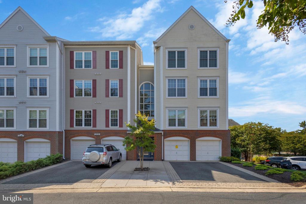 271 S PICKETT ST #302