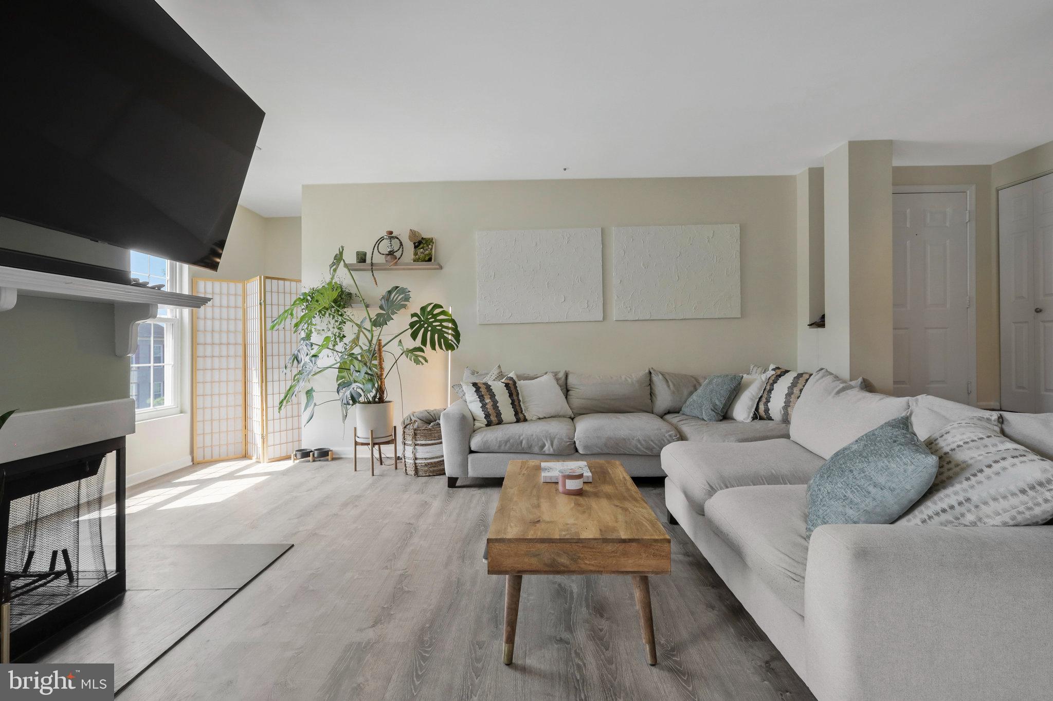 271 S PICKETT ST #302