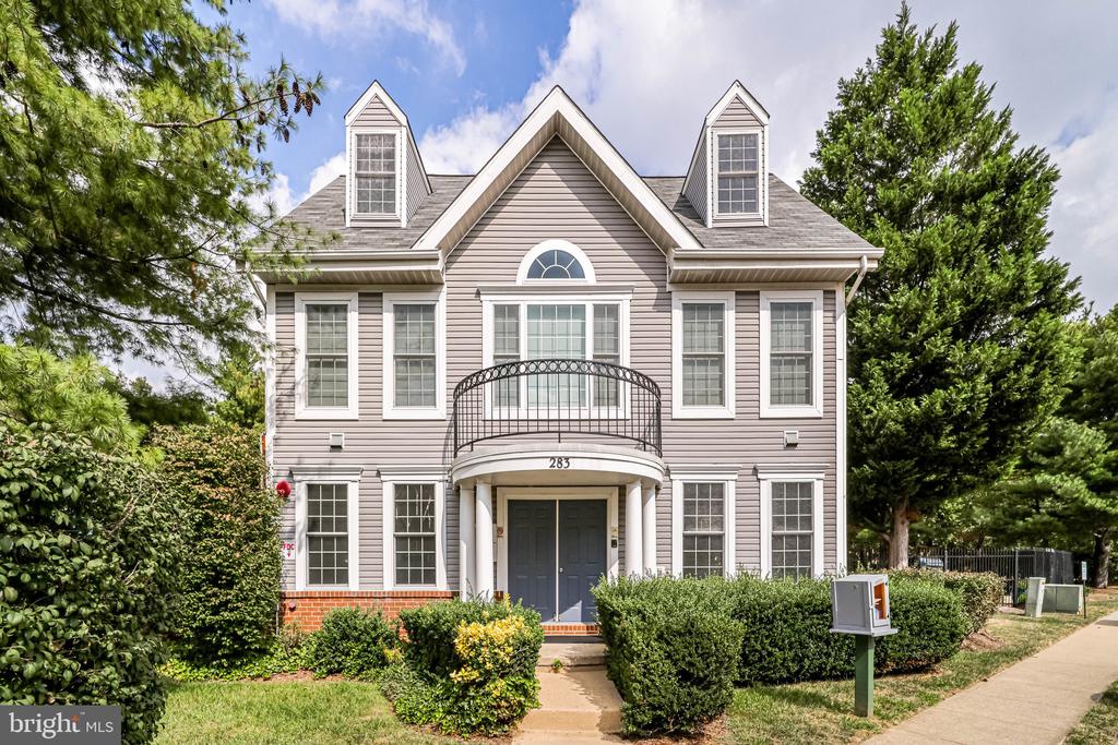 271 S PICKETT ST #302