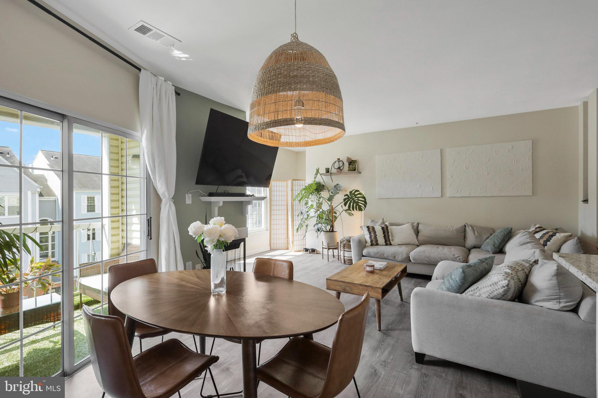 271 S PICKETT ST #302