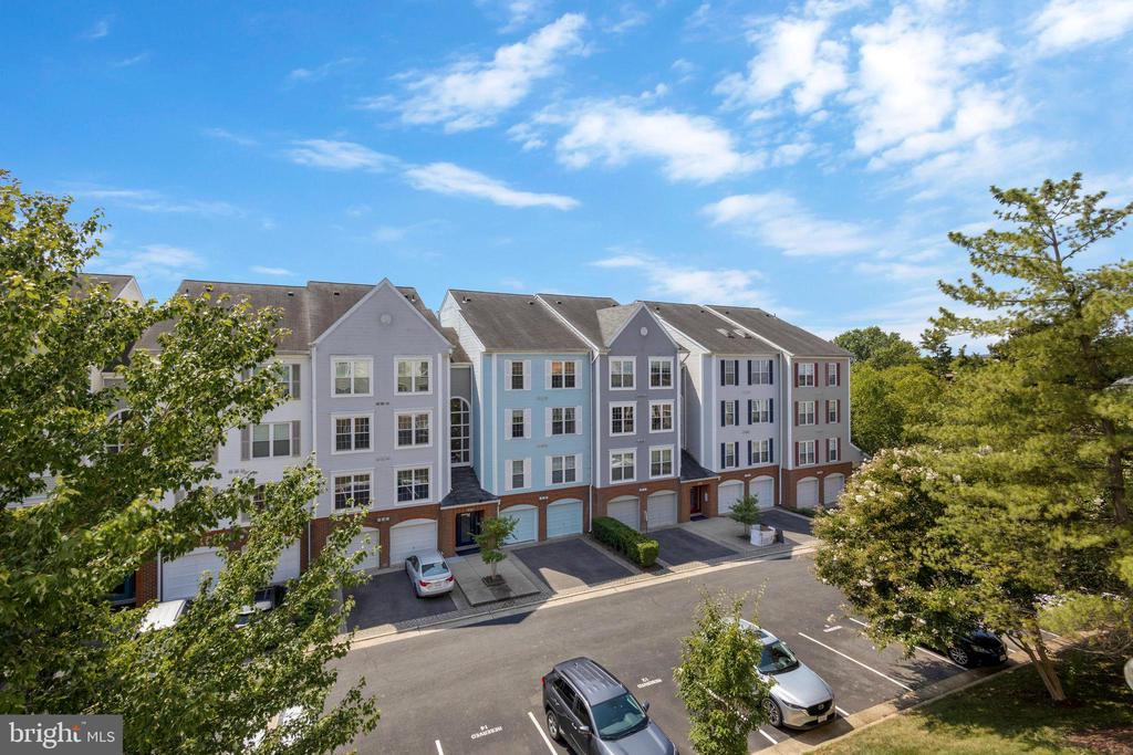 271 S PICKETT ST #302