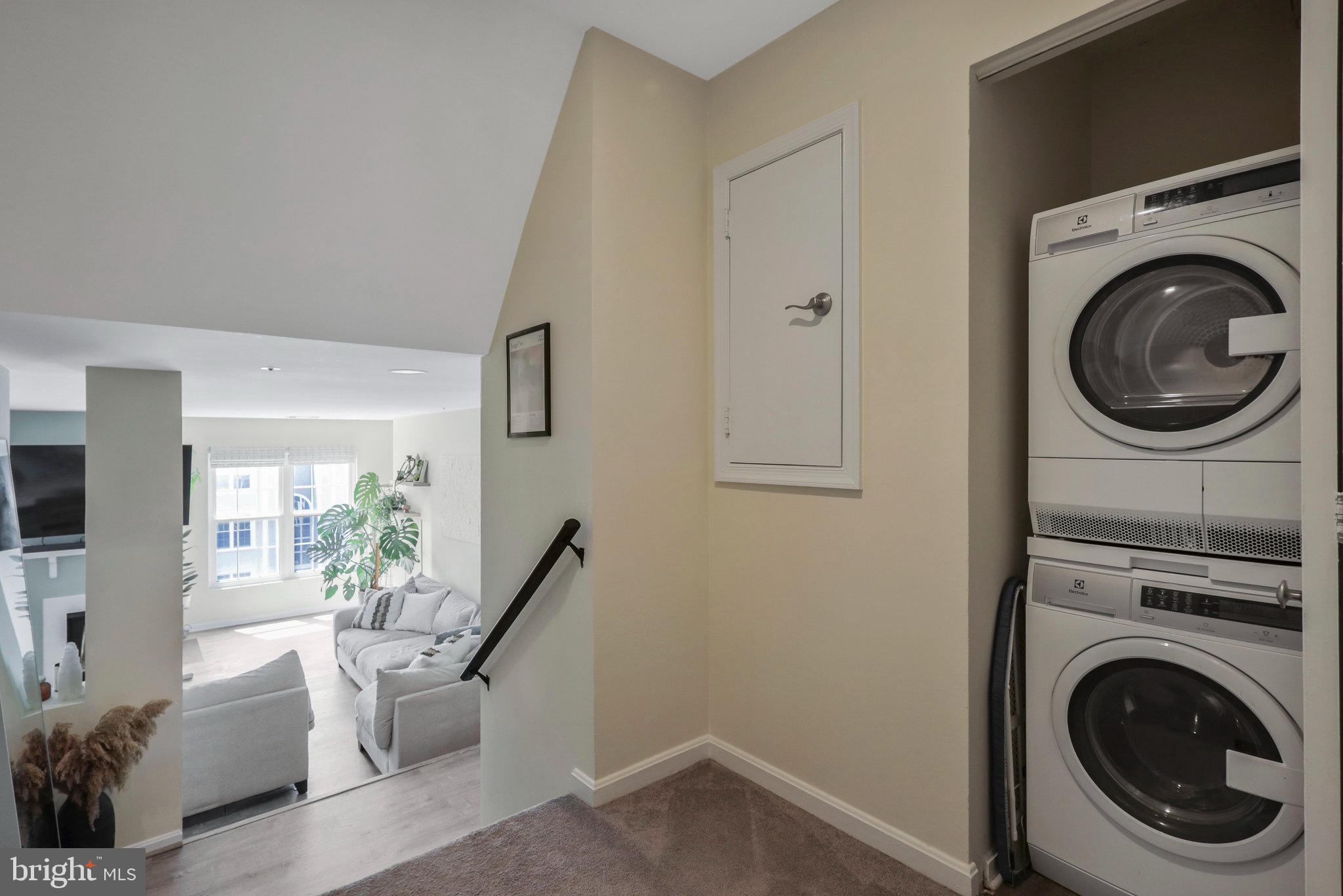 271 S PICKETT ST #302