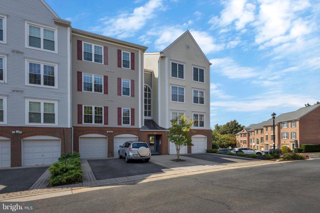 271 S PICKETT ST #302
