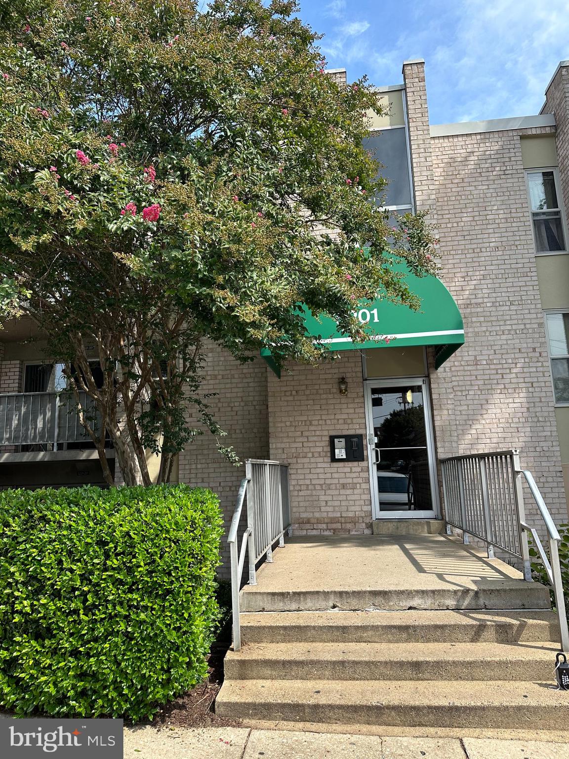 5201 DUKE ST #401