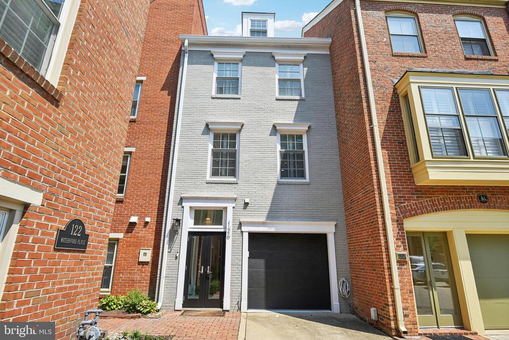 126 Waterford Pl