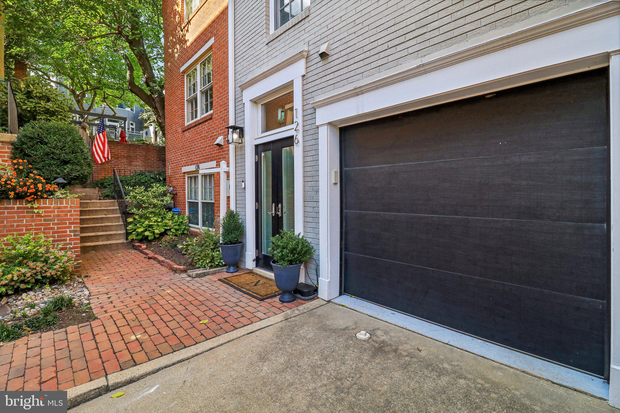126 Waterford Pl