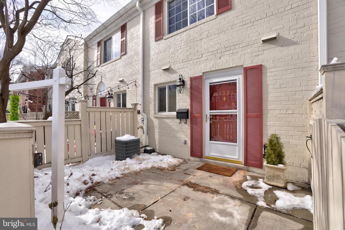 1433-A N van Dorn St