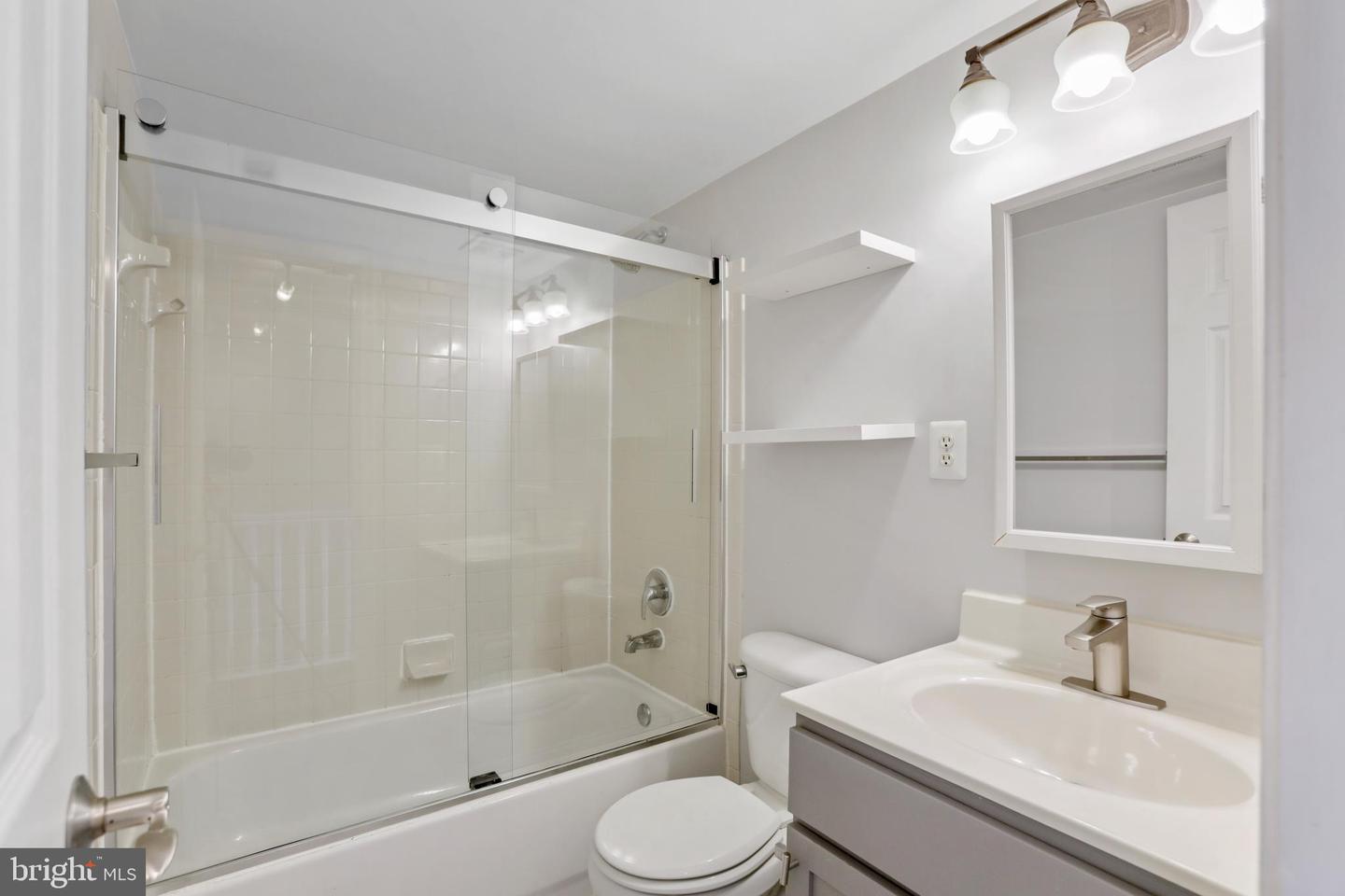 1433-A N van Dorn St