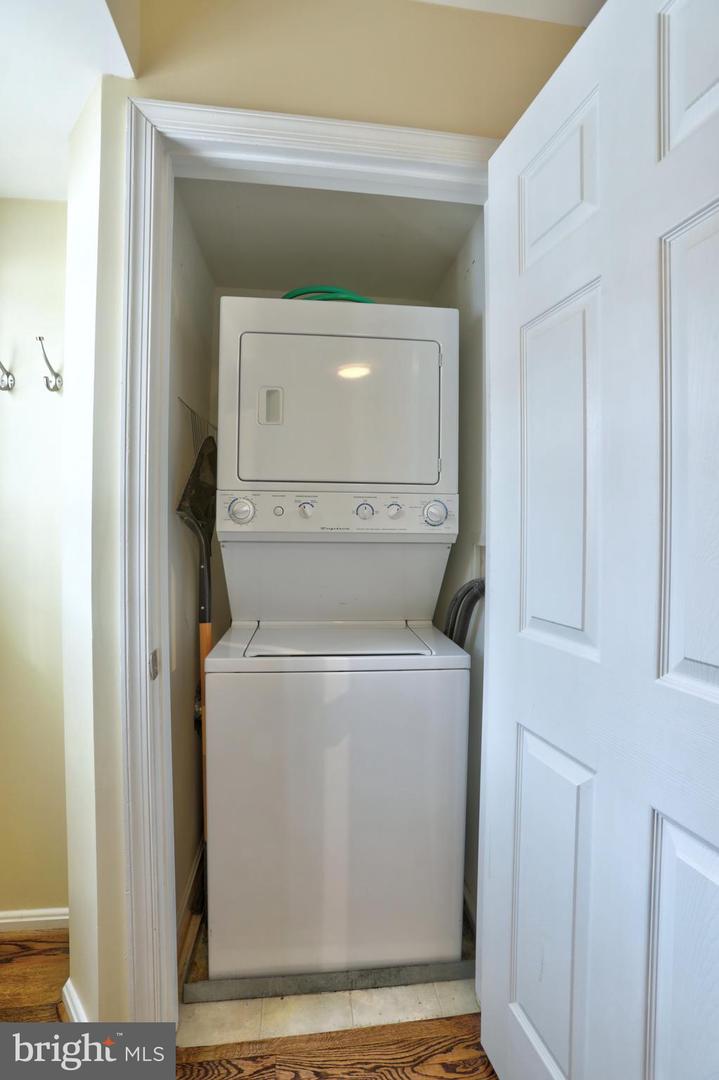 1433-A N van Dorn St