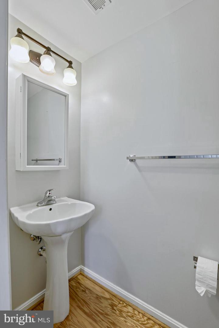 1433-A N van Dorn St