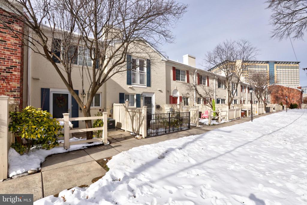 1433-A N van Dorn St