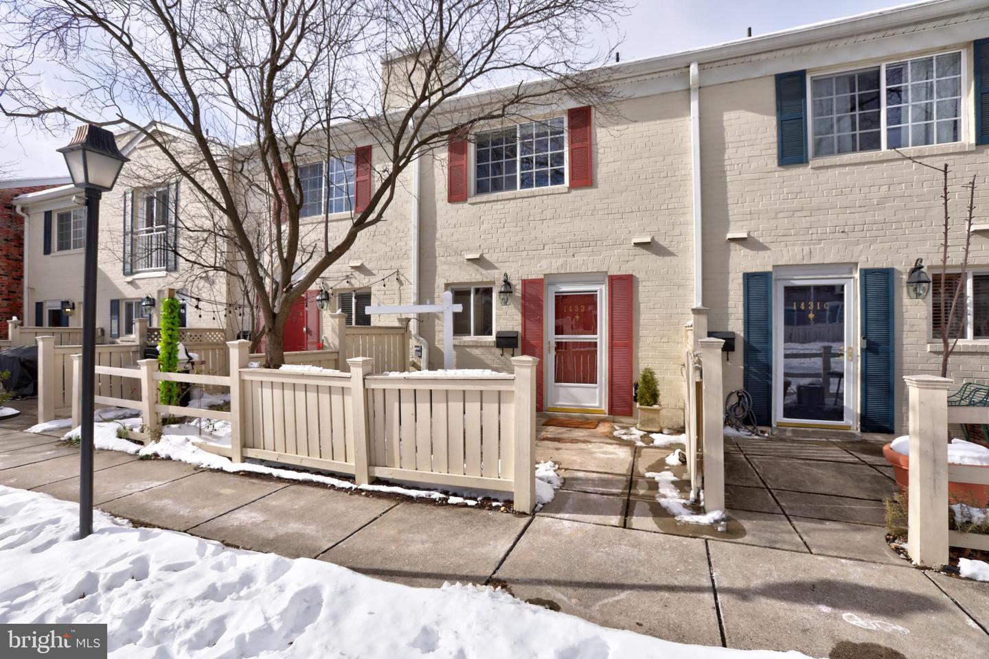 1433-A N van Dorn St