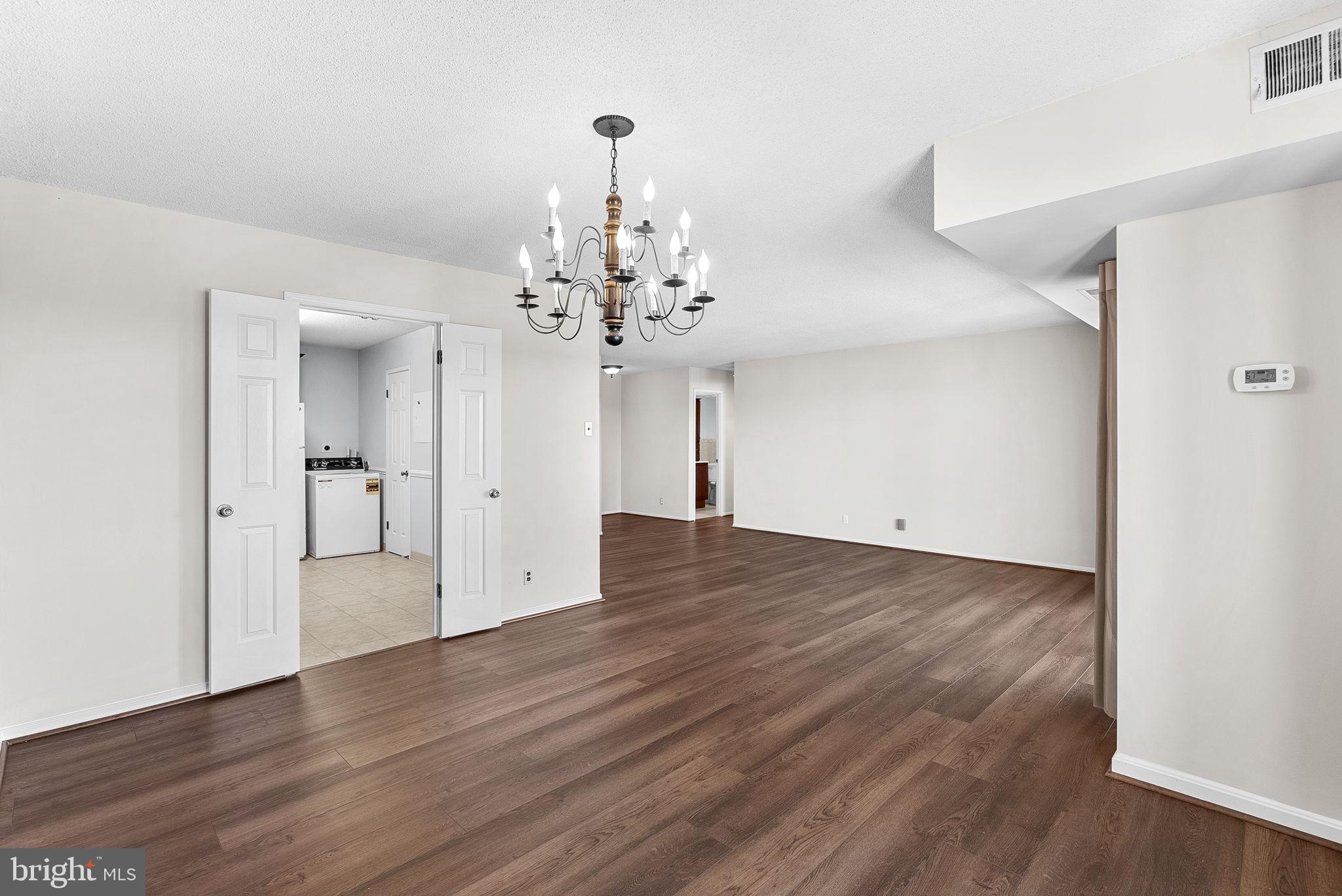 307 Yoakum Pkwy #1718
