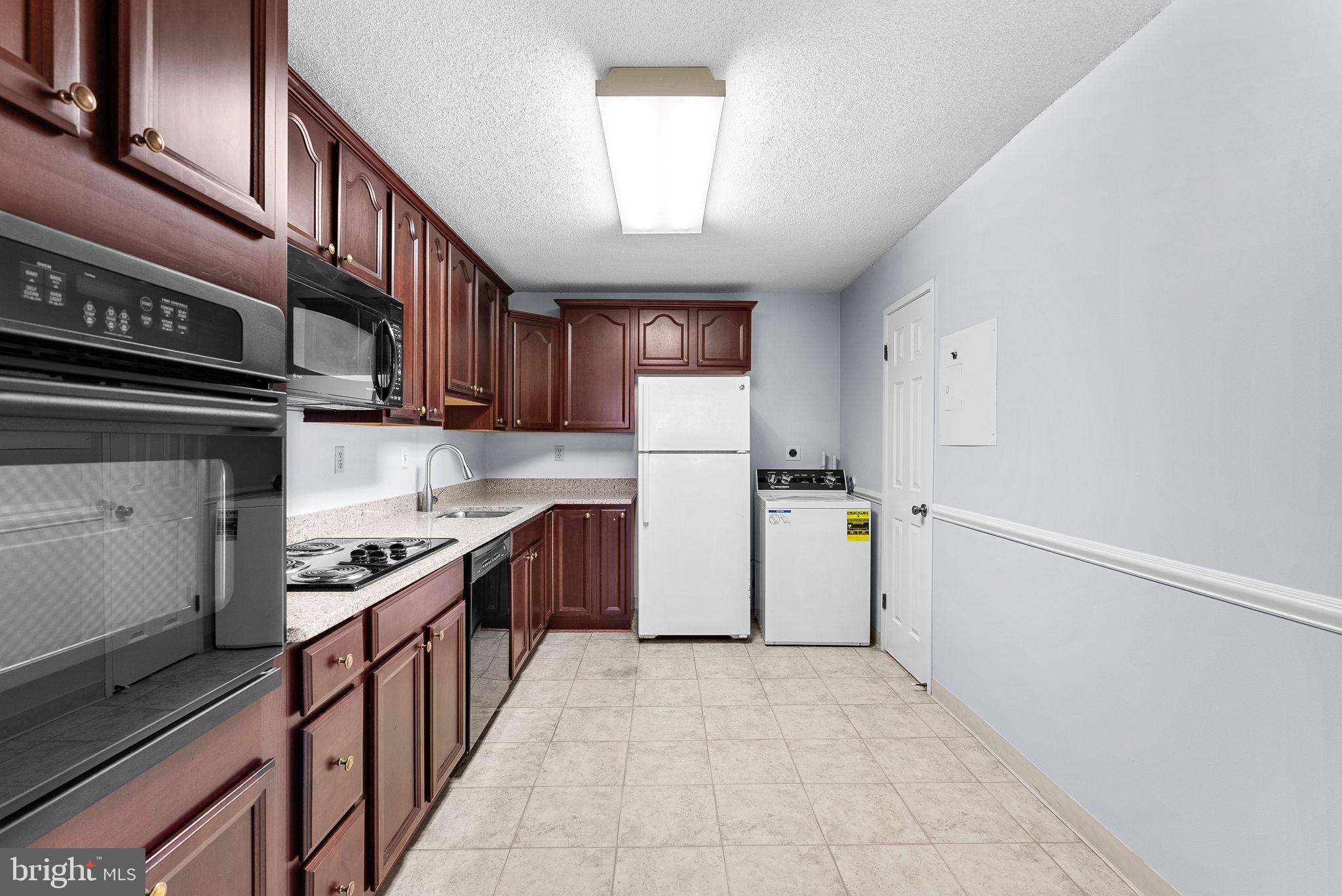 307 Yoakum Pkwy #1718