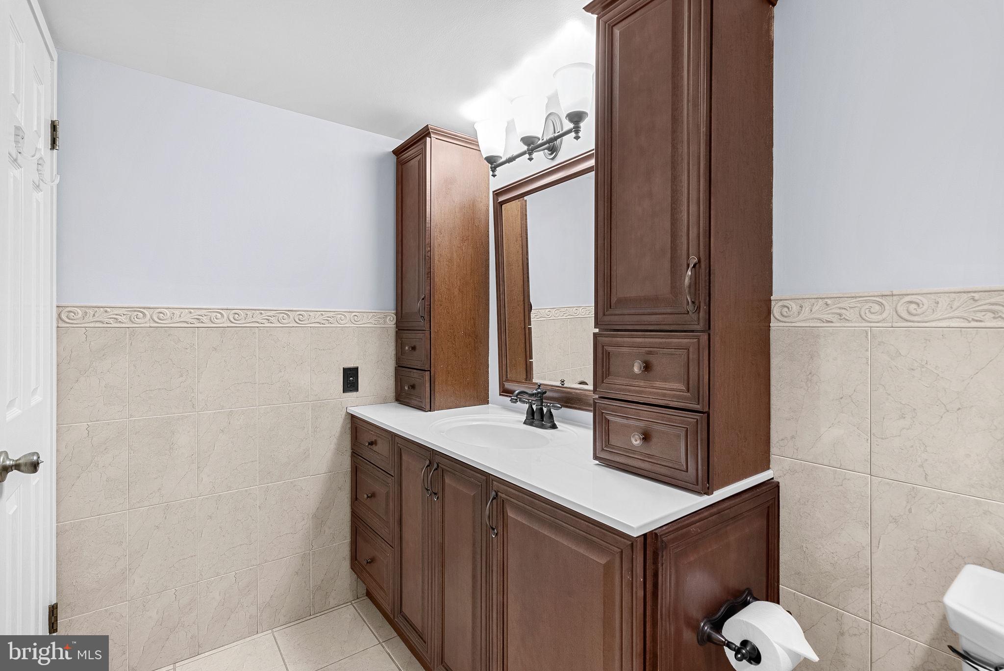 307 Yoakum Pkwy #1718