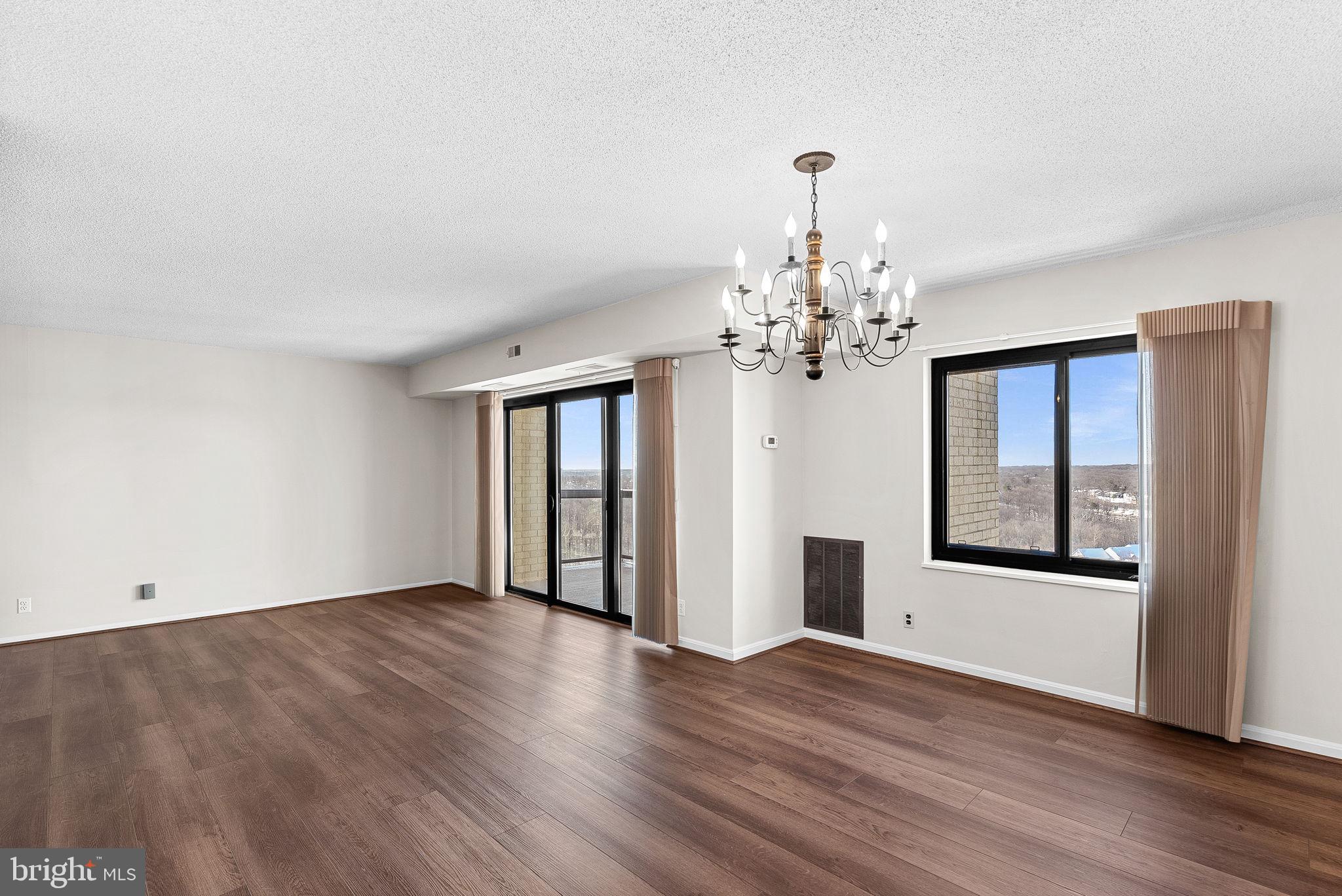 307 Yoakum Pkwy #1718