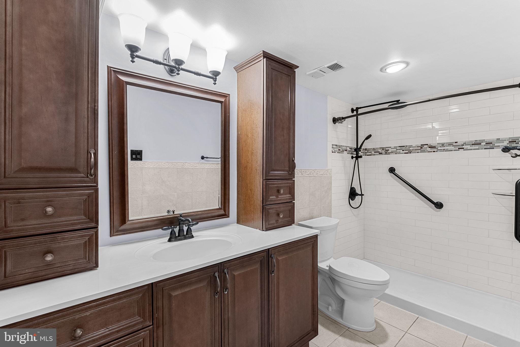 307 Yoakum Pkwy #1718