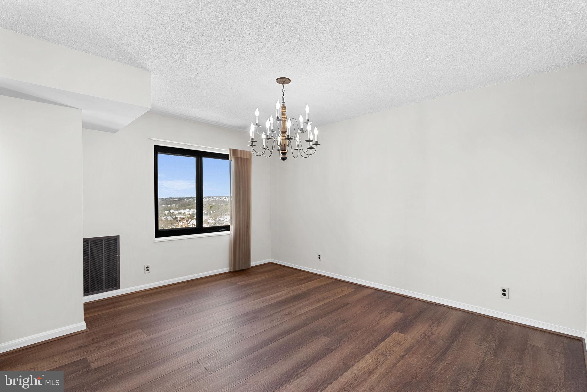307 Yoakum Pkwy #1718