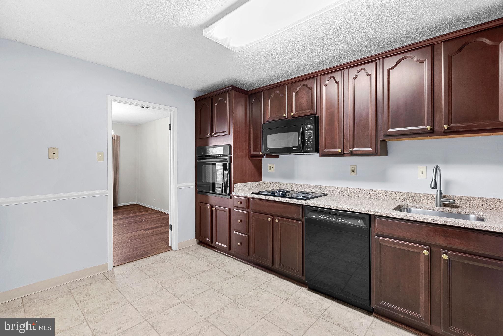 307 Yoakum Pkwy #1718